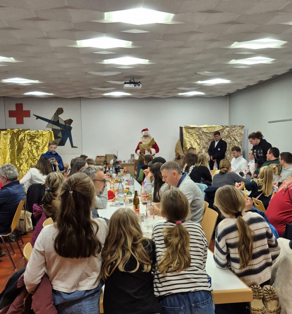 Mitglieder bei der Jahresaschlussfeier